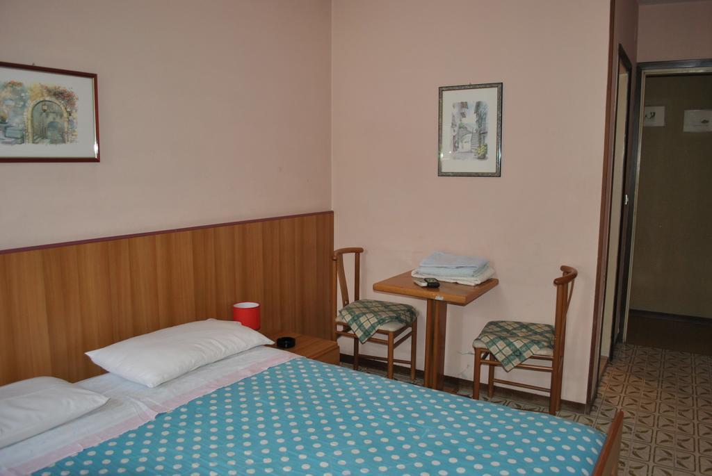 Albergo Alla Rocca Garda  Værelse billede